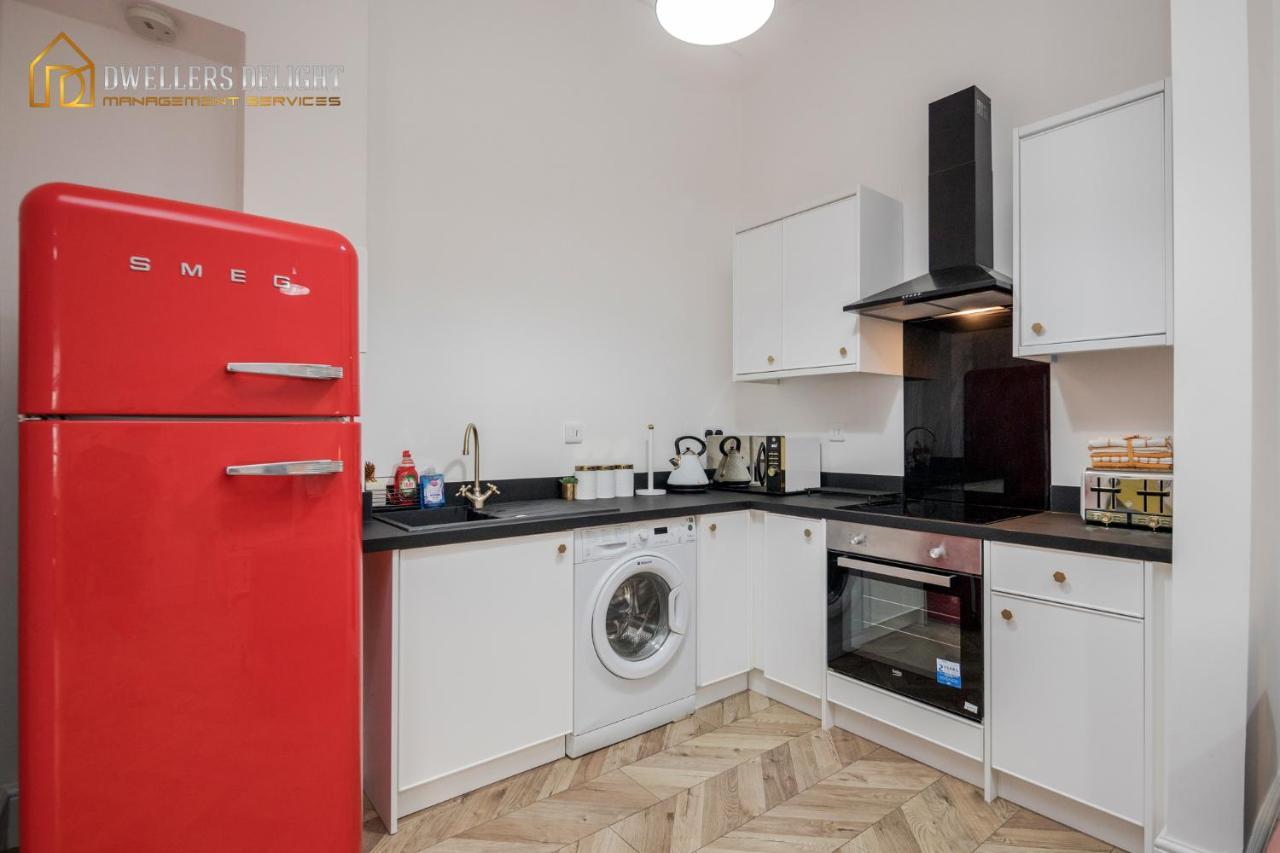Entire 2 Bed Flat Plaistow,Canning Town Prime Location In London Exterior photo